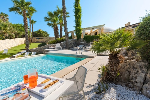 Villa Catrice - Seafront villa with private pool 38 Villas in Italy