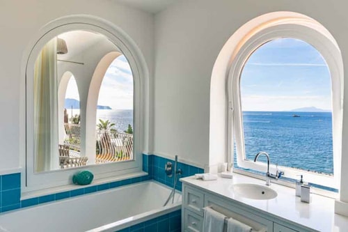 Villa Luce Di Mare, endless sea views 24 Villas in Italy