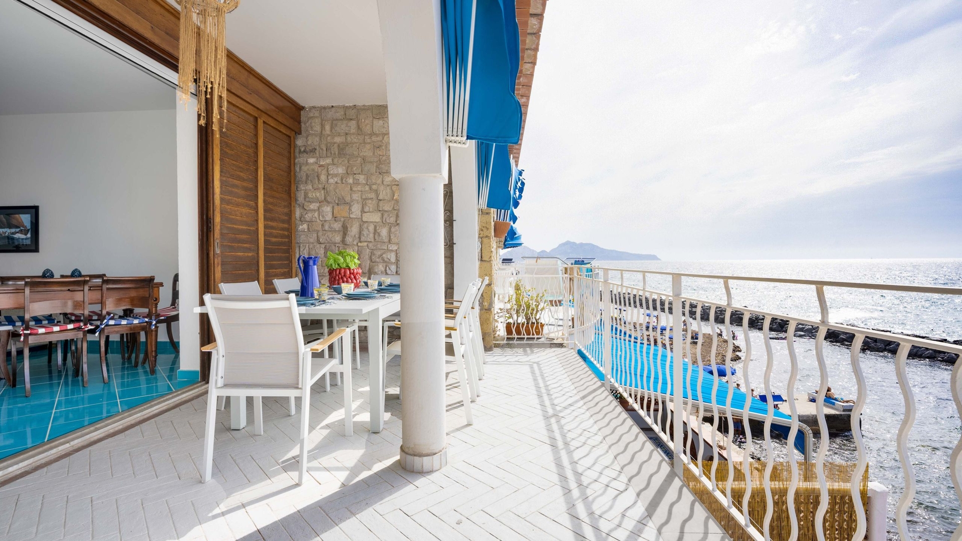 Casa Di Marcia, seafront with dipping pool 16 Villas in Italy
