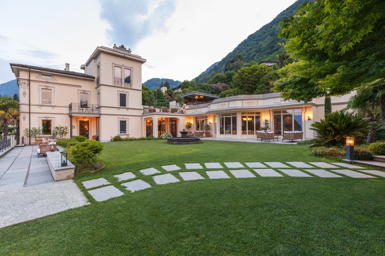 Villa Classica, Historic villa with lake views 6 Villas in Italy