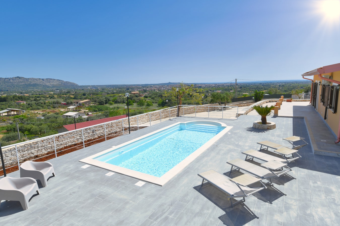 Villa Luce, close to town 30 Villas in Italy