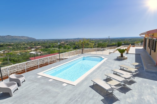 Villa Luce, close to town 30 Villas in Italy