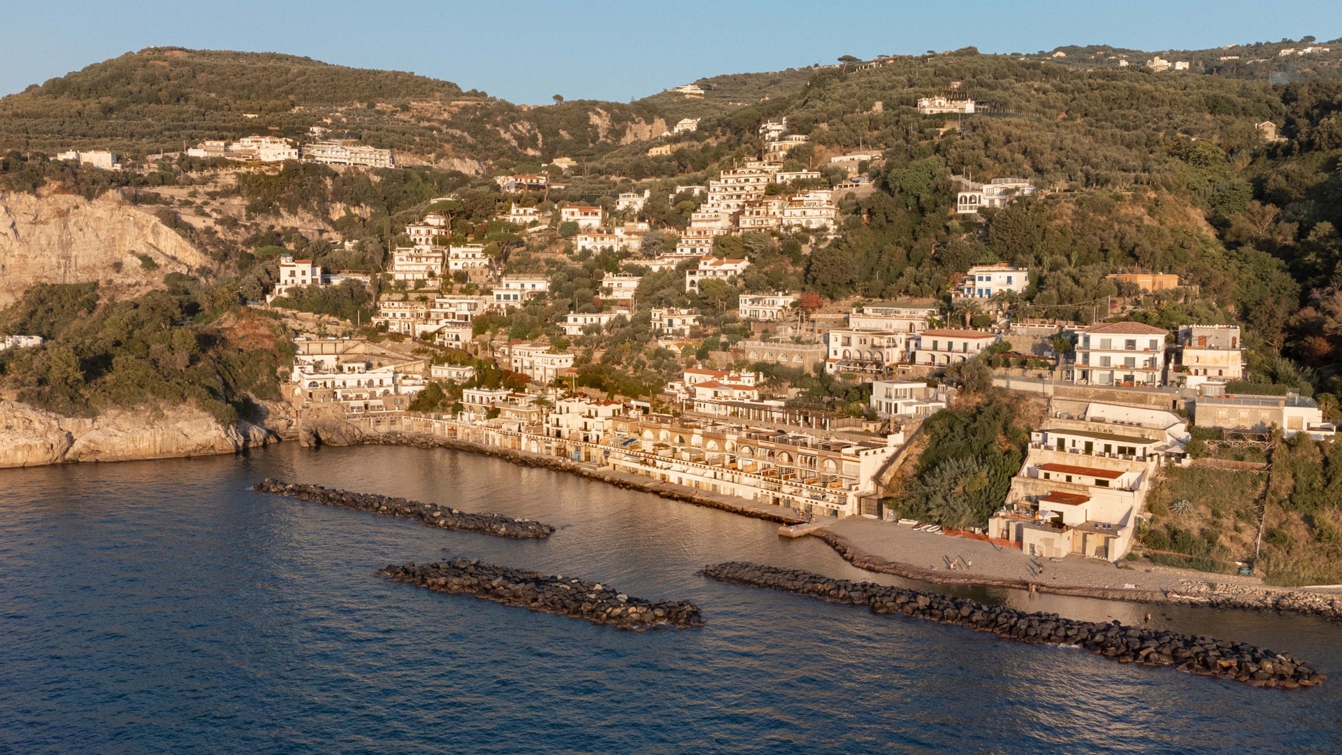 Casa Di Marcia, seafront with dipping pool 4 Villas in Italy