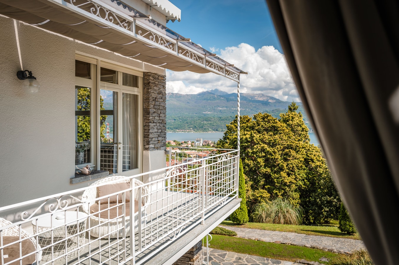 Villa Alvino, large family villa by the lake 48 The Prestige Villa Collection