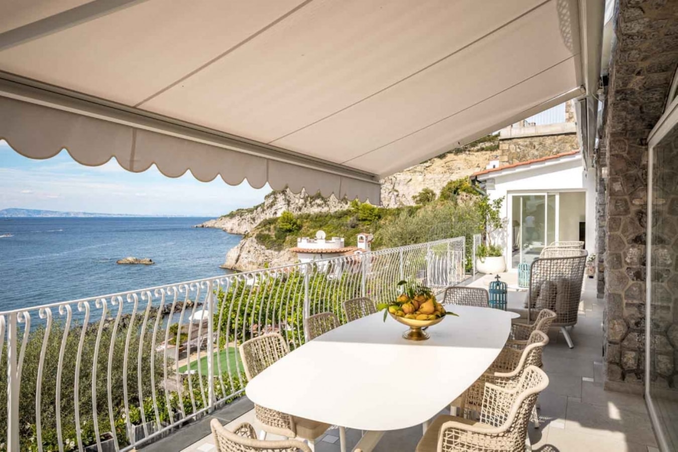 Villa Luce Di Mare, endless sea views 33 Villas in Italy