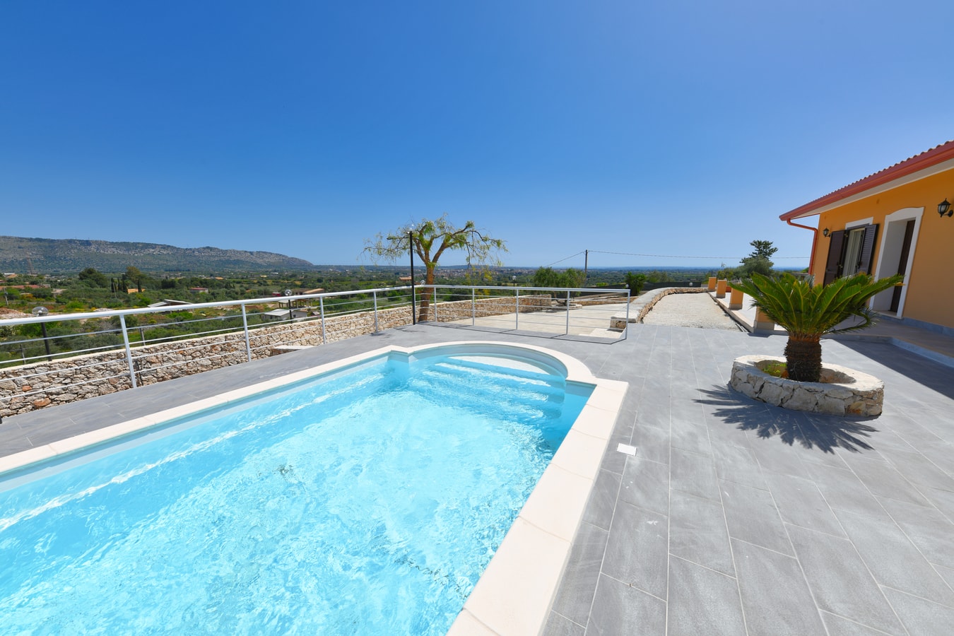 Villa Luce, close to town 36 Villas in Italy