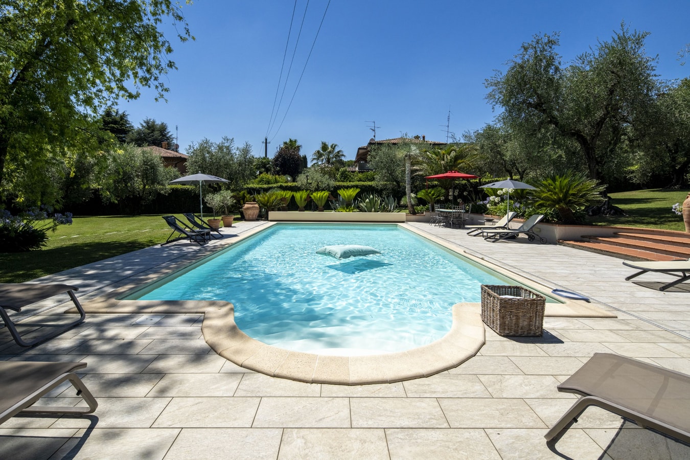 Villa Olivella, with Private Pool - 100m to Lake 1 Villas in Italy