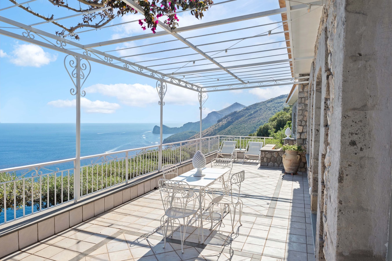 Villa Silenzio, Secluded Retreat with Sea Views 40 Villas in Italy