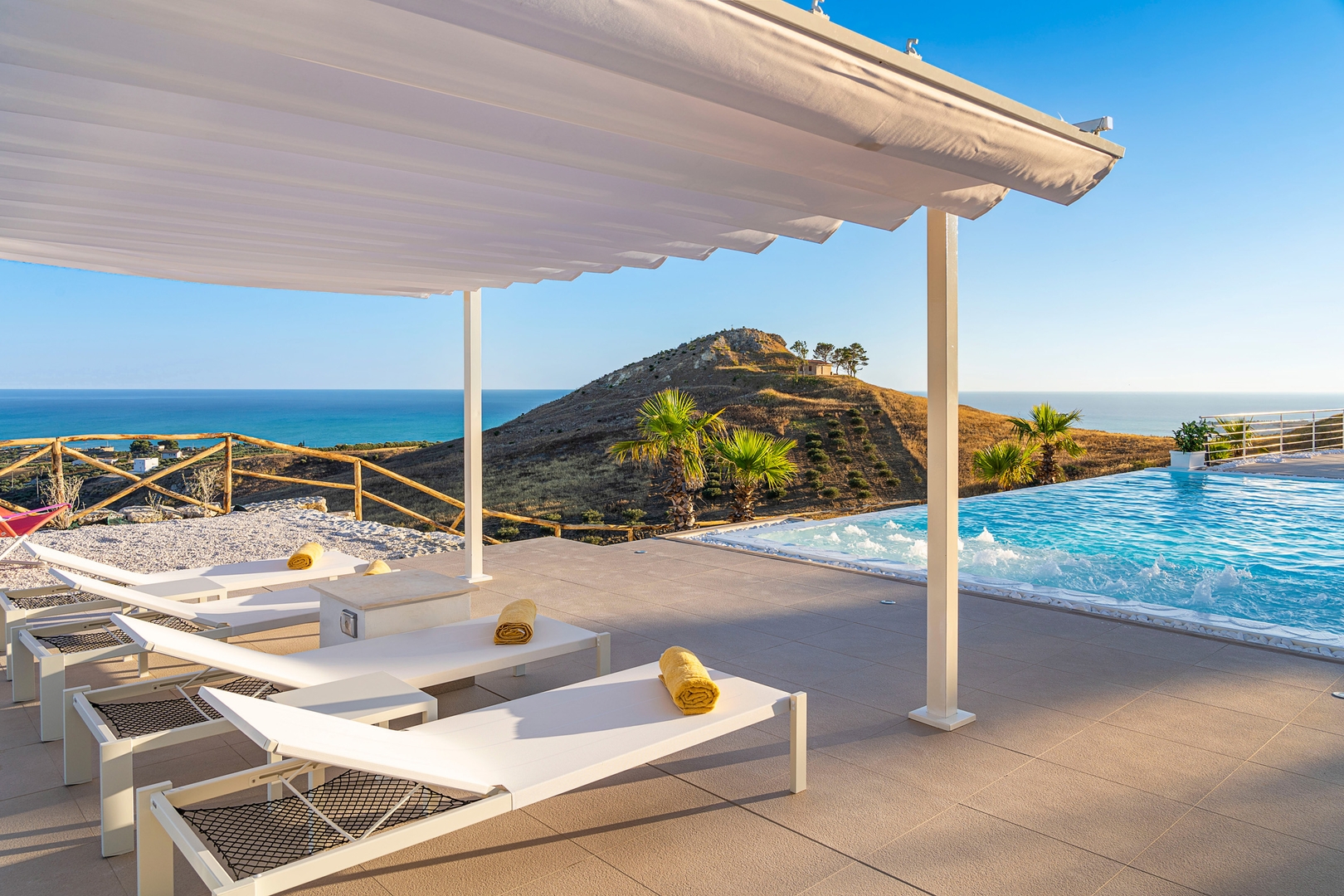 Villa Bianca - Beautiful villa with sea views 3 Villas in Italy