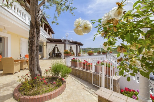 Villa Bionda, with sea views and private pool 35 Villas in Italy