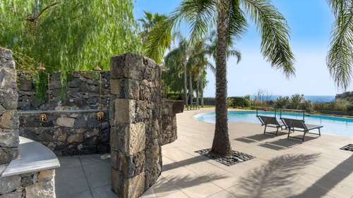 Villa Anemone (Iris) - sea front apartment 22 Italian Breaks