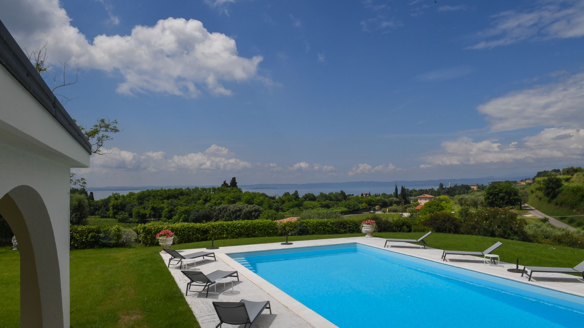 Villa Menestrella - private with swimming pool and lake views 0 Villas in Italy