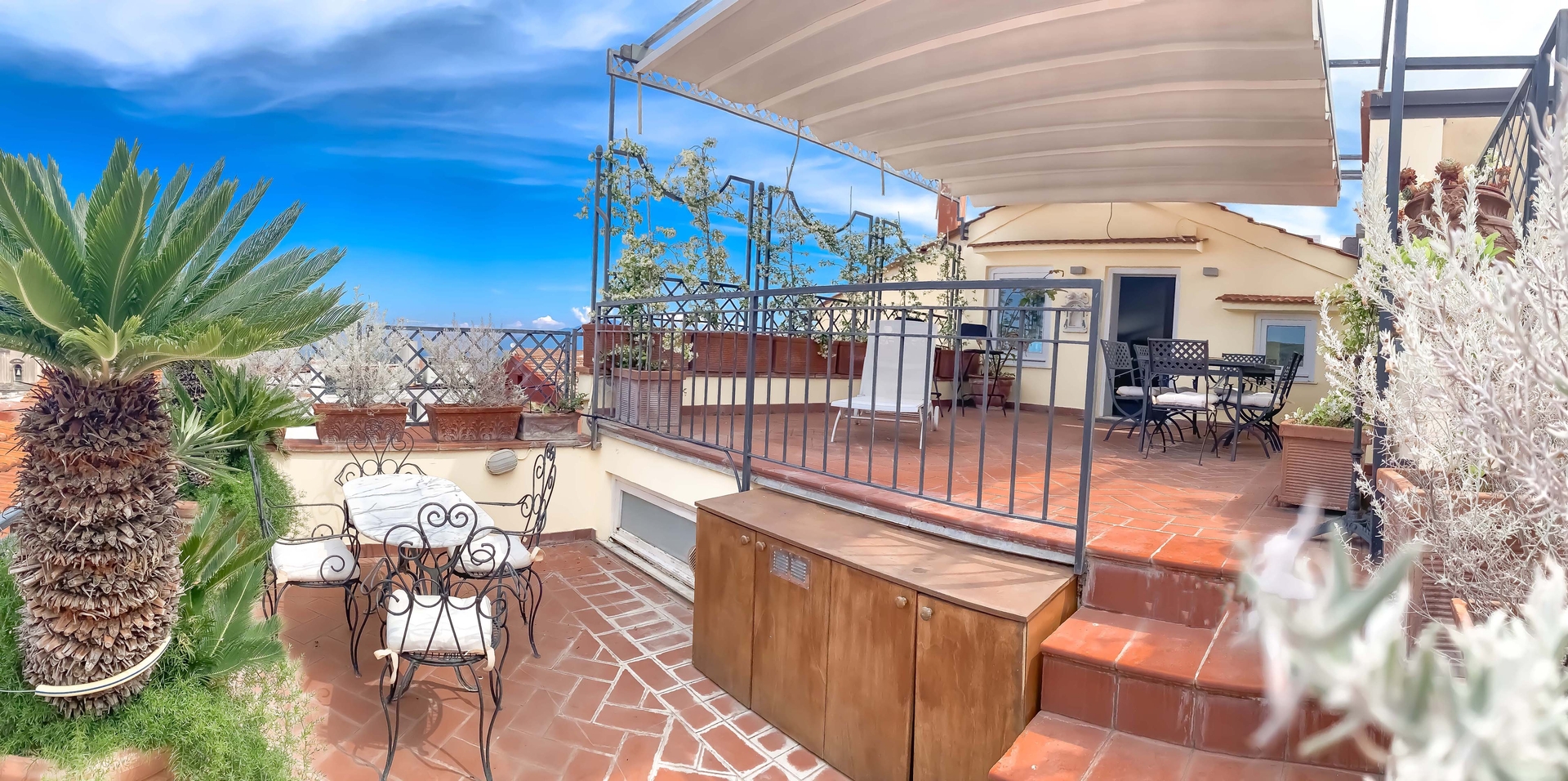 Casa Il Tetto - central apartment 1 Villas in Italy