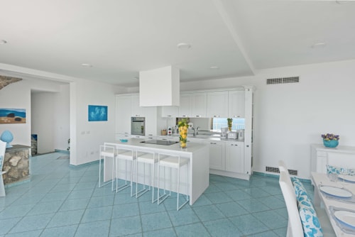 Villa Silenzio, Secluded Retreat with Sea Views 12 Villas in Italy