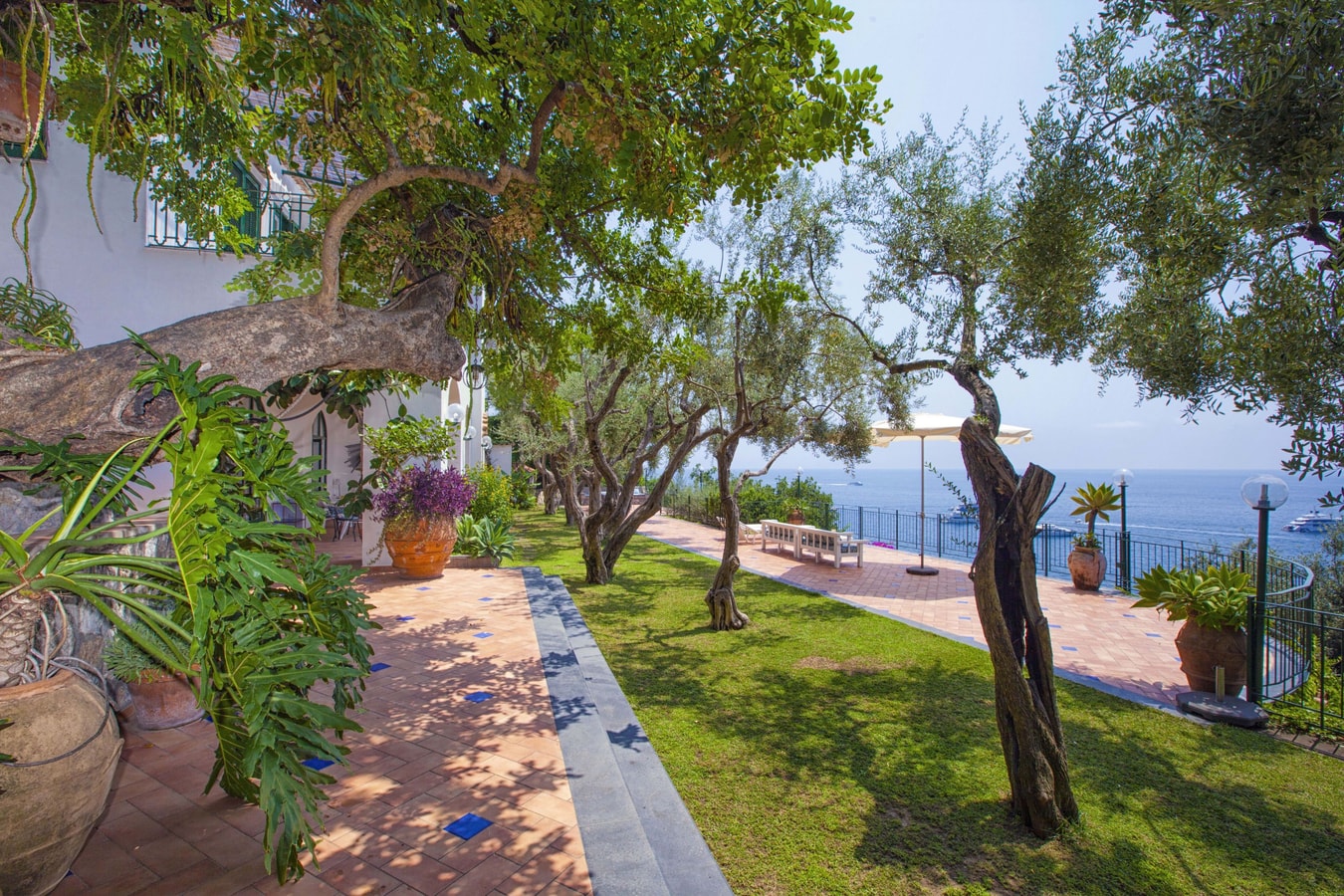 Villa Affascinante - Villa with direct sea access 49 Villas in Italy