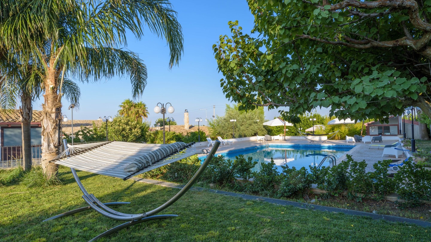Villa Vista Serena, Traditional Estate in Rural Modica 44 Villas in Italy