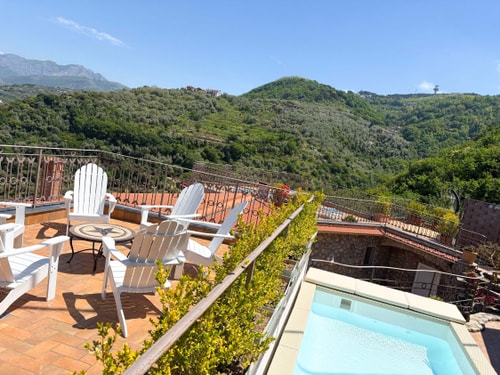 Villa Lucinda - House with stunning views 1 Italian Breaks