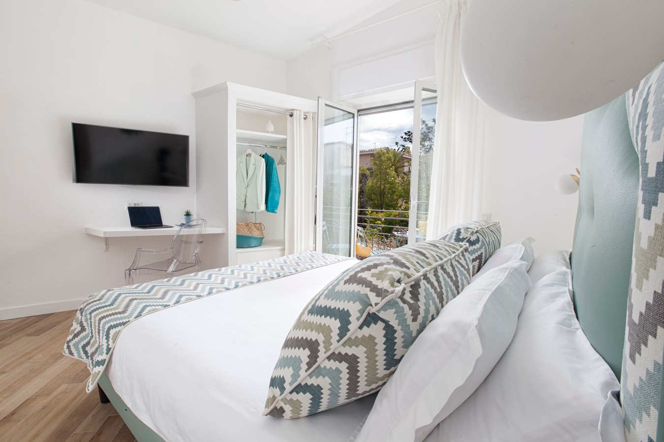 Resort Lubrense - perfect for large groups 42 Villas in Italy