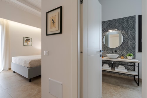 Villa Nivura, Minimalist Elegance Amid the Olive Groves 28 Villas in Italy