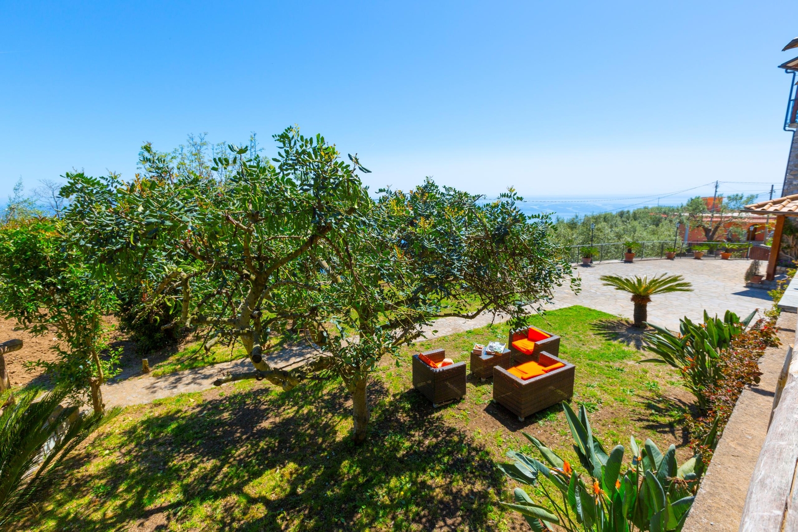 Casa dei Limoni - peaceful retreat with sea views 30 Villas in Italy
