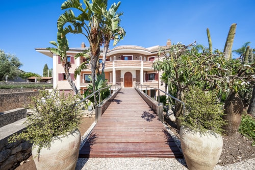 Villa Siracusa, in town centre 0 Villas in Italy
