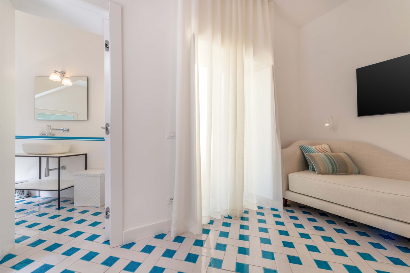 Casa Mareluna, Elegance in the Heart of Sorrento 18 Villas in Italy