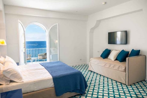 Villa Luce Di Mare, endless sea views 16 Villas in Italy
