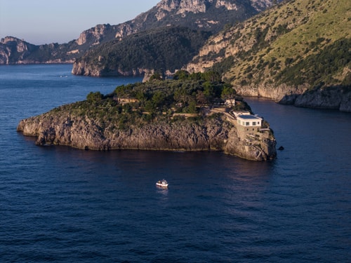 Isola del Poeta, Private Island with Pool & Chef 62 Villas in Italy