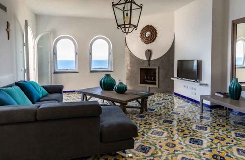 Villa Luce Di Mare, endless sea views 13 Villas in Italy