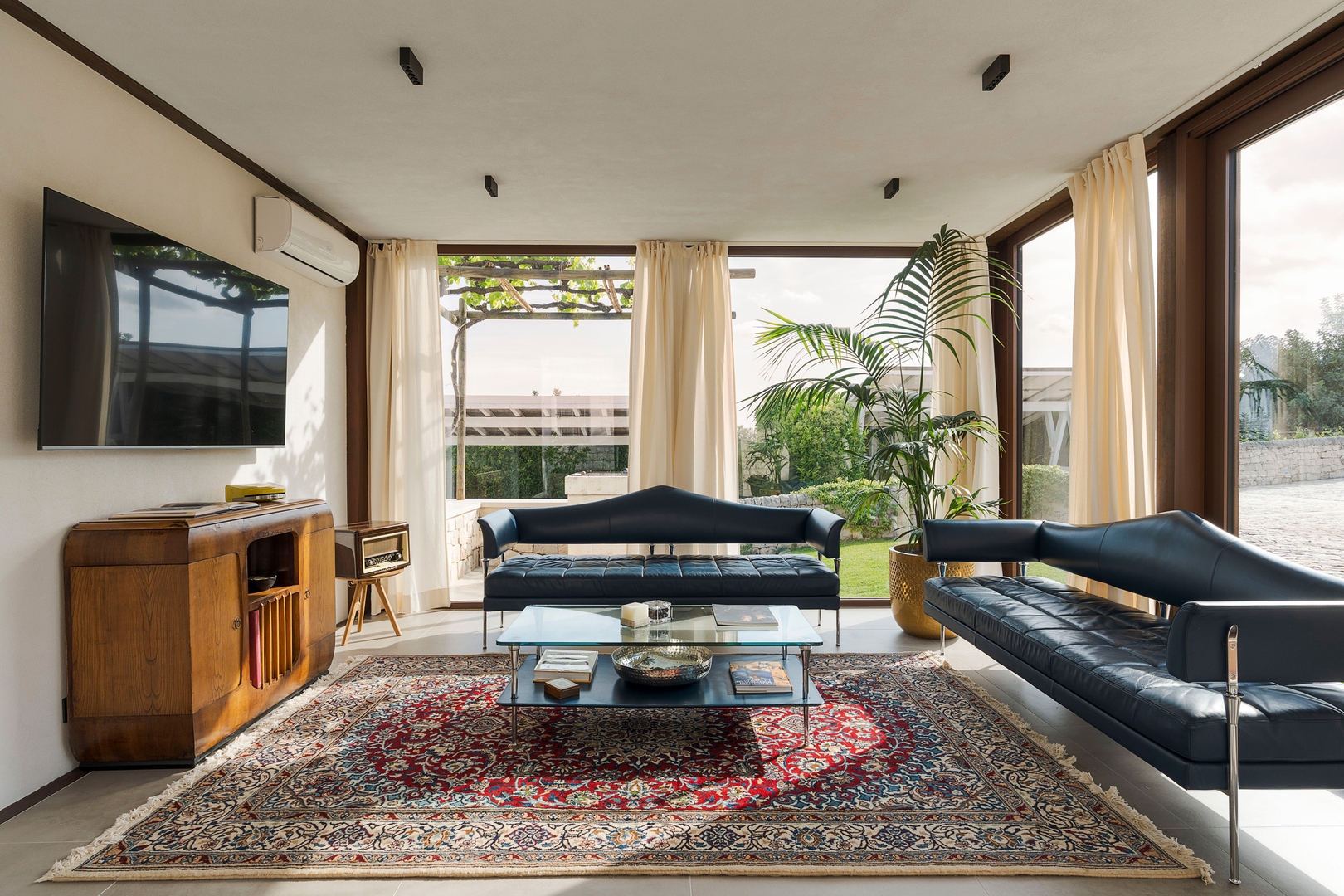 Tenuta Del Sole, elegant Sicilian estate 12 Villas in Italy