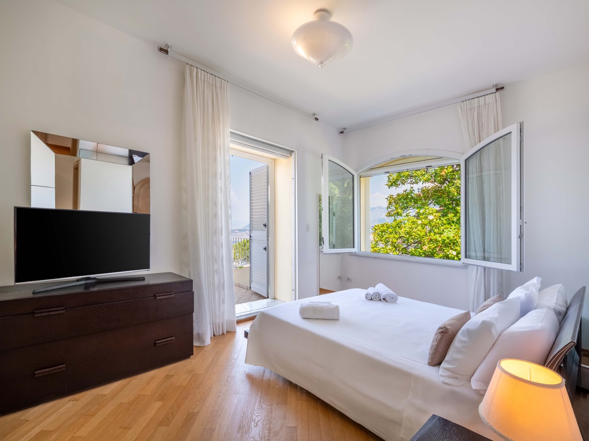 Villa Carlotta, with private pool and sea views 32 Villas in Italy