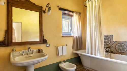 Podere Pulciano - Historic Tuscan farmhouse with pool 42 Italian Breaks