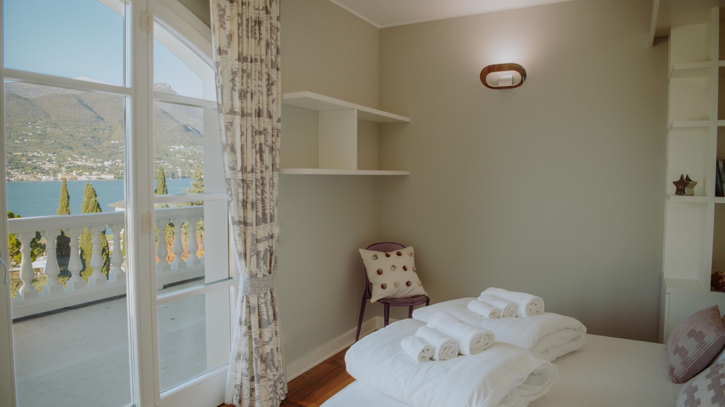 Villa Acquabella with lake views and pool 25 Villas in Italy