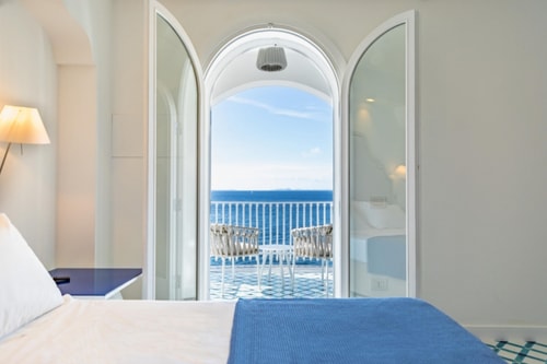 Villa Luce Di Mare, endless sea views 17 Villas in Italy