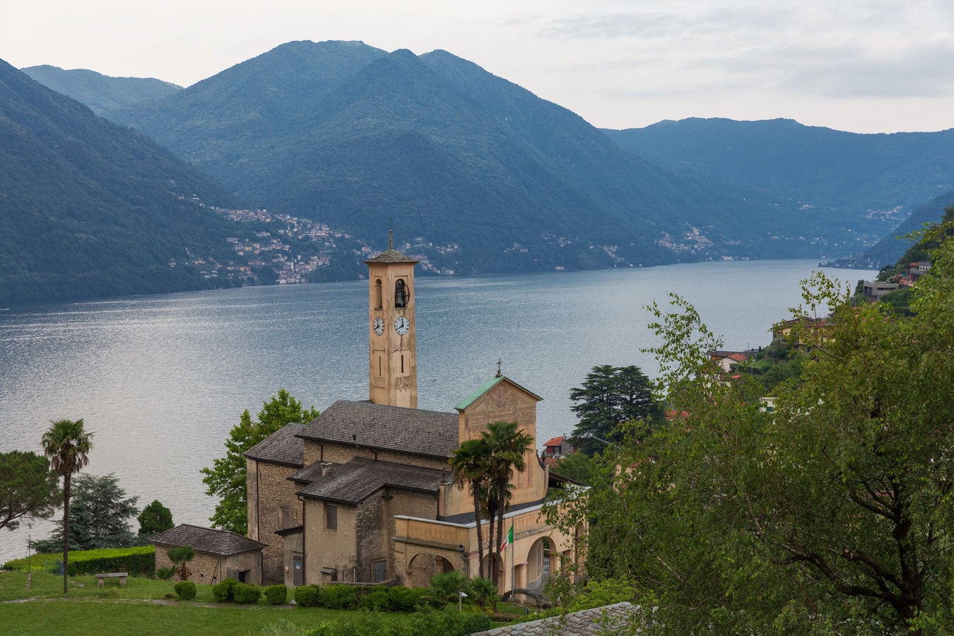 Villa Classica, Historic villa with lake views 52 Villas in Italy