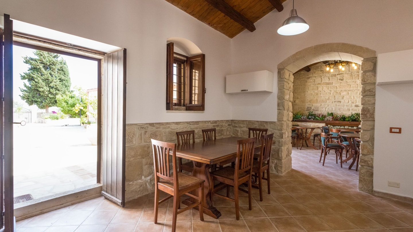 Villa Vista Serena, Traditional Estate in Rural Modica 13 Villas in Italy