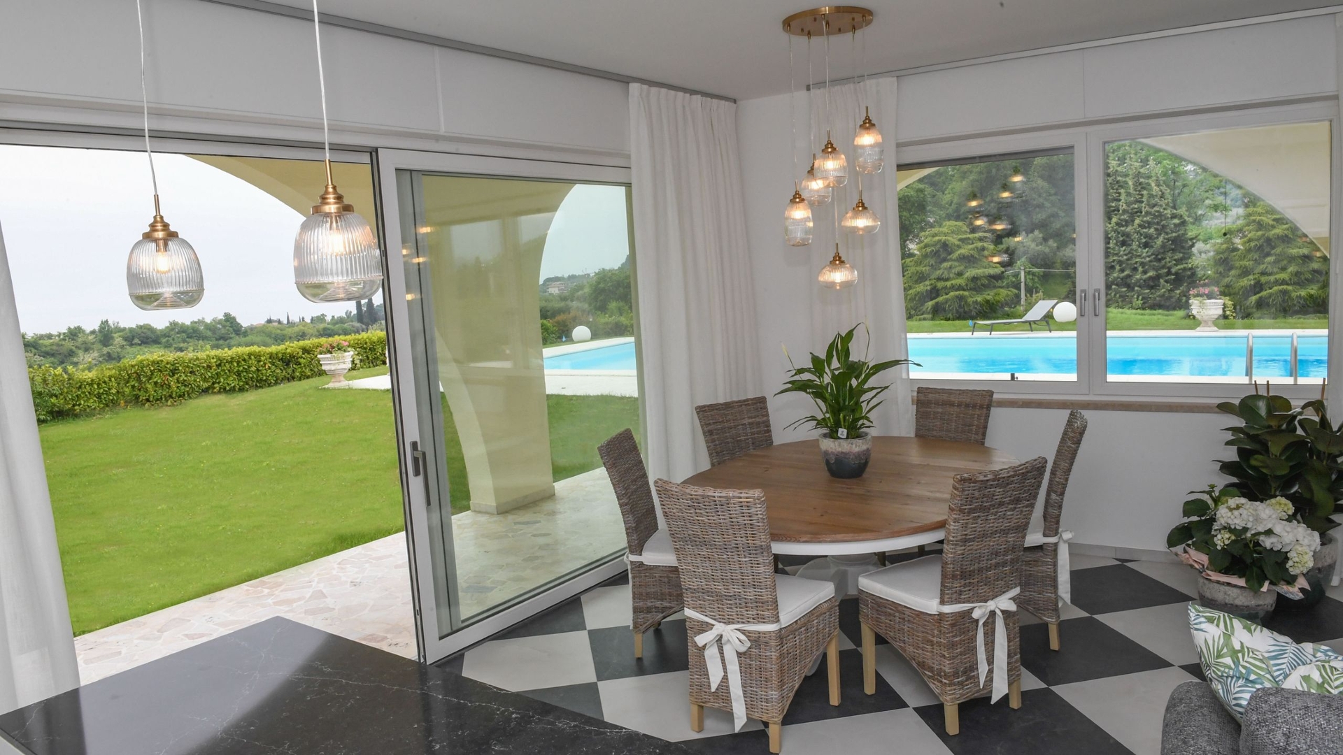 Villa Menestrella - private with swimming pool and lake views 4 Villas in Italy