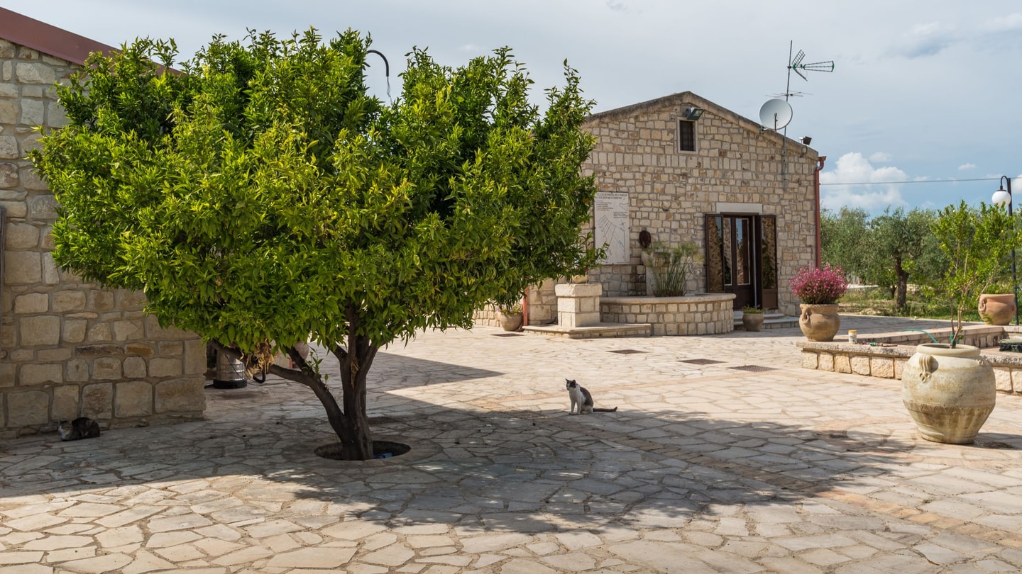 Villa Vista Serena, Traditional Estate in Rural Modica 47 Villas in Italy