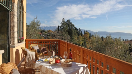 Villa Cadenza - Private villa with lake views 5 Villas in Italy