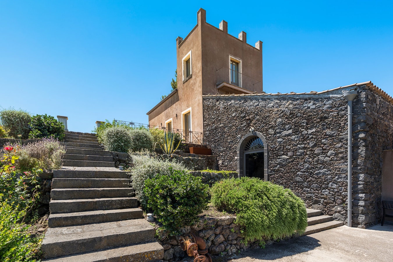 Villa Etnea - Private villa with pool and jacuzzi 5 Villas in Italy