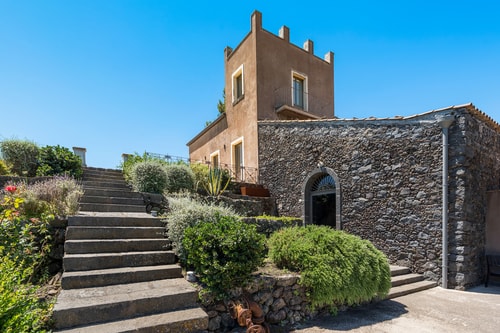 Villa Etnea - Private villa with pool and jacuzzi 5 Villas in Italy