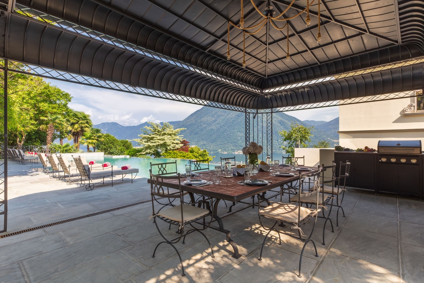 Villa Classica, Historic villa with lake views 1 Villas in Italy