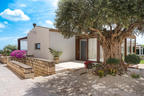 Tenuta Del Sole, elegant Sicilian estate 79 Italian Breaks
