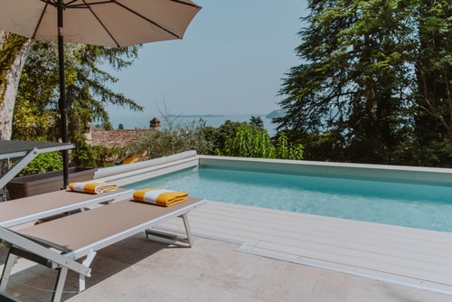 Villa Cadenza - Private villa with lake views 29 Villas in Italy