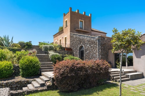 Villa Etnea - Private villa with pool and jacuzzi 42 Villas in Italy