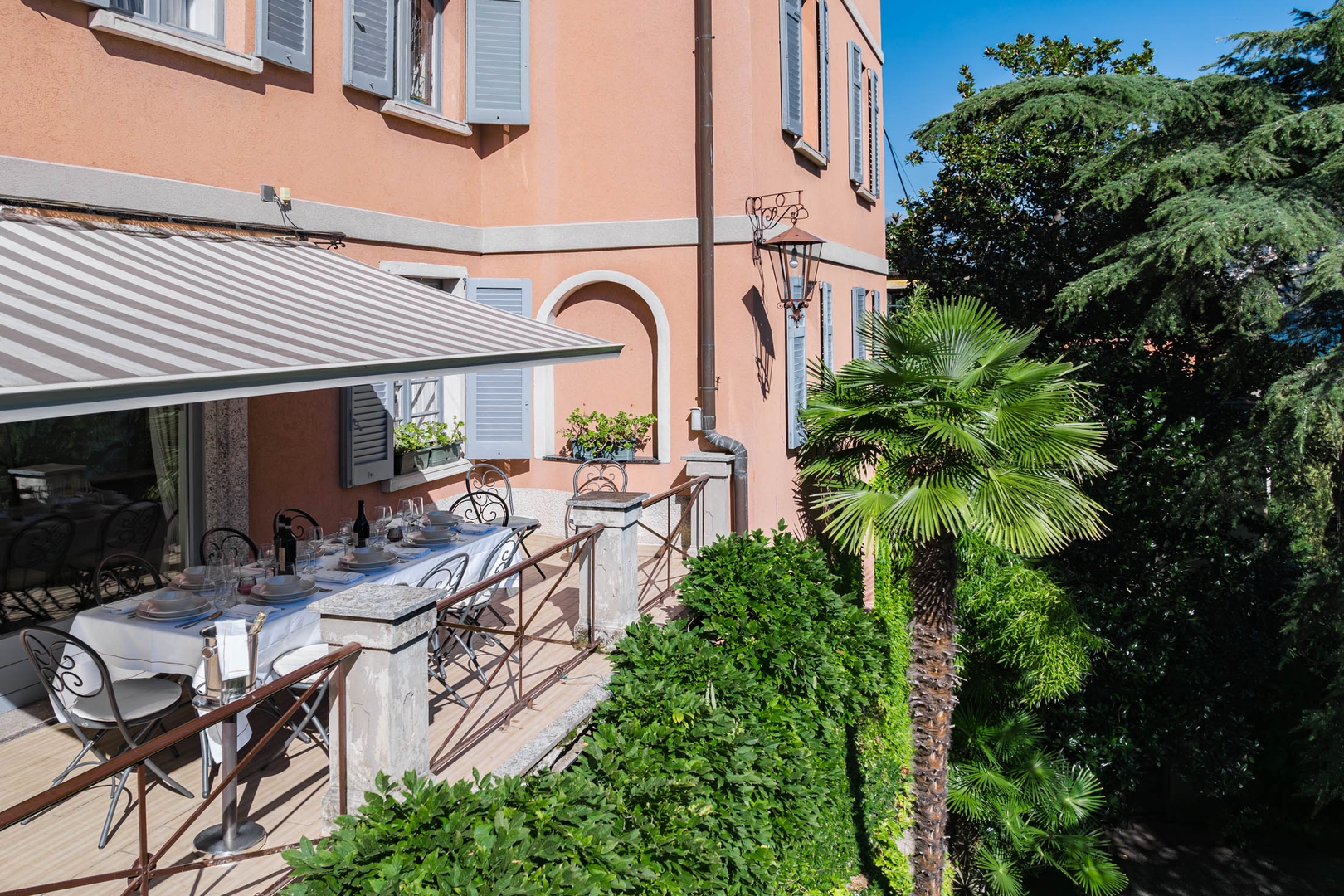 Villa Lauretta - Private lakeside villa with pool 4 Villas in Italy
