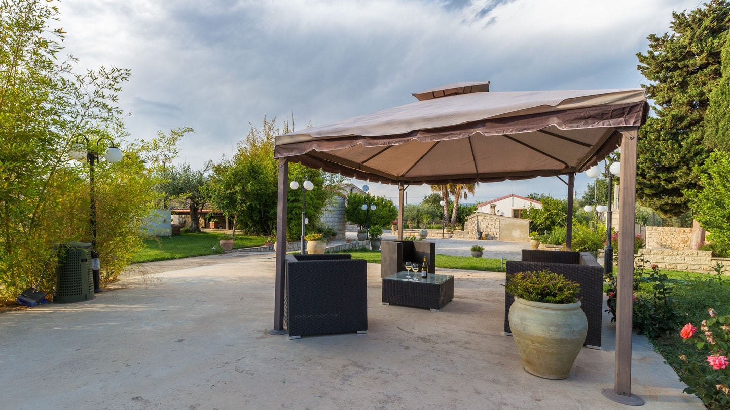 Villa Vista Serena, Traditional Estate in Rural Modica 1 Villas in Italy