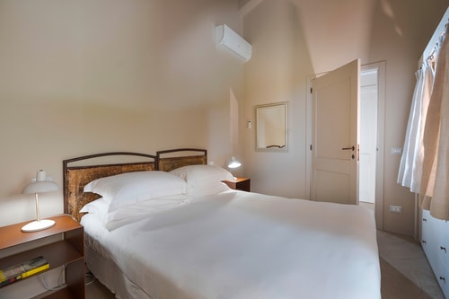 Casa Carol (Bianco) - Villa with shared pool 25 Villas in Italy