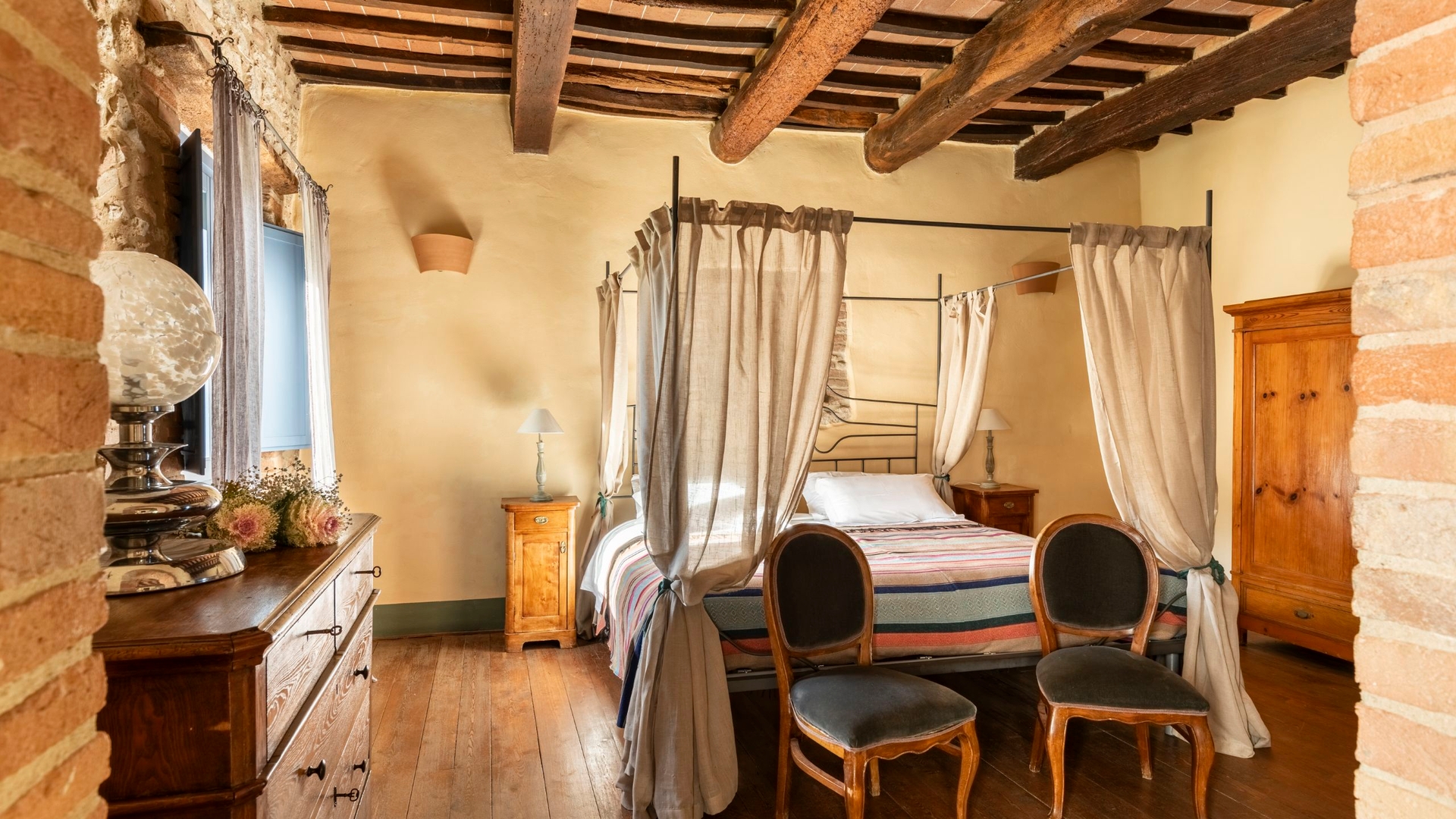 Podere Pulciano - Historic Tuscan farmhouse with pool 44 Villas in Italy