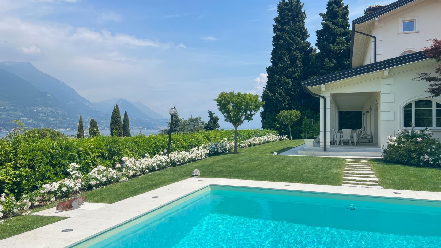 Villa Acquabella with lake views and pool 47 Villas in Italy